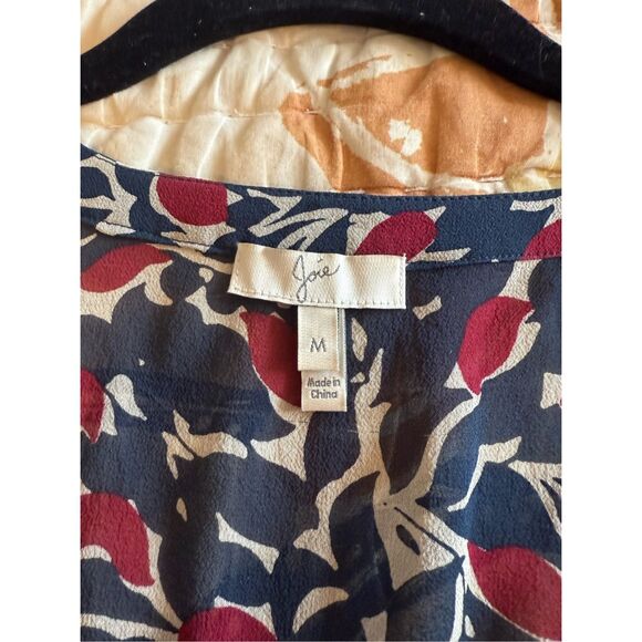 Joie 100% silk navy and red floral print blouse size medium - Picture 4 of 4